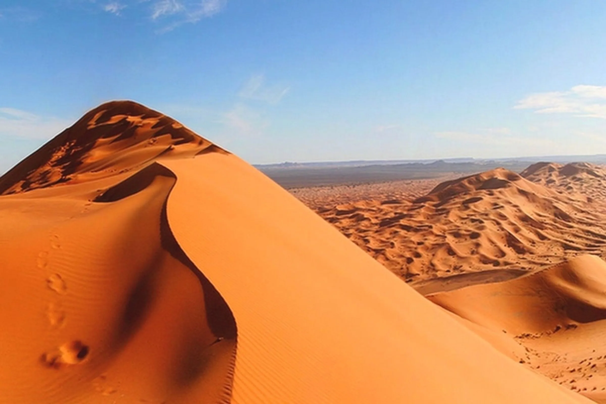 Dunes de Merzouga au lever du soleil