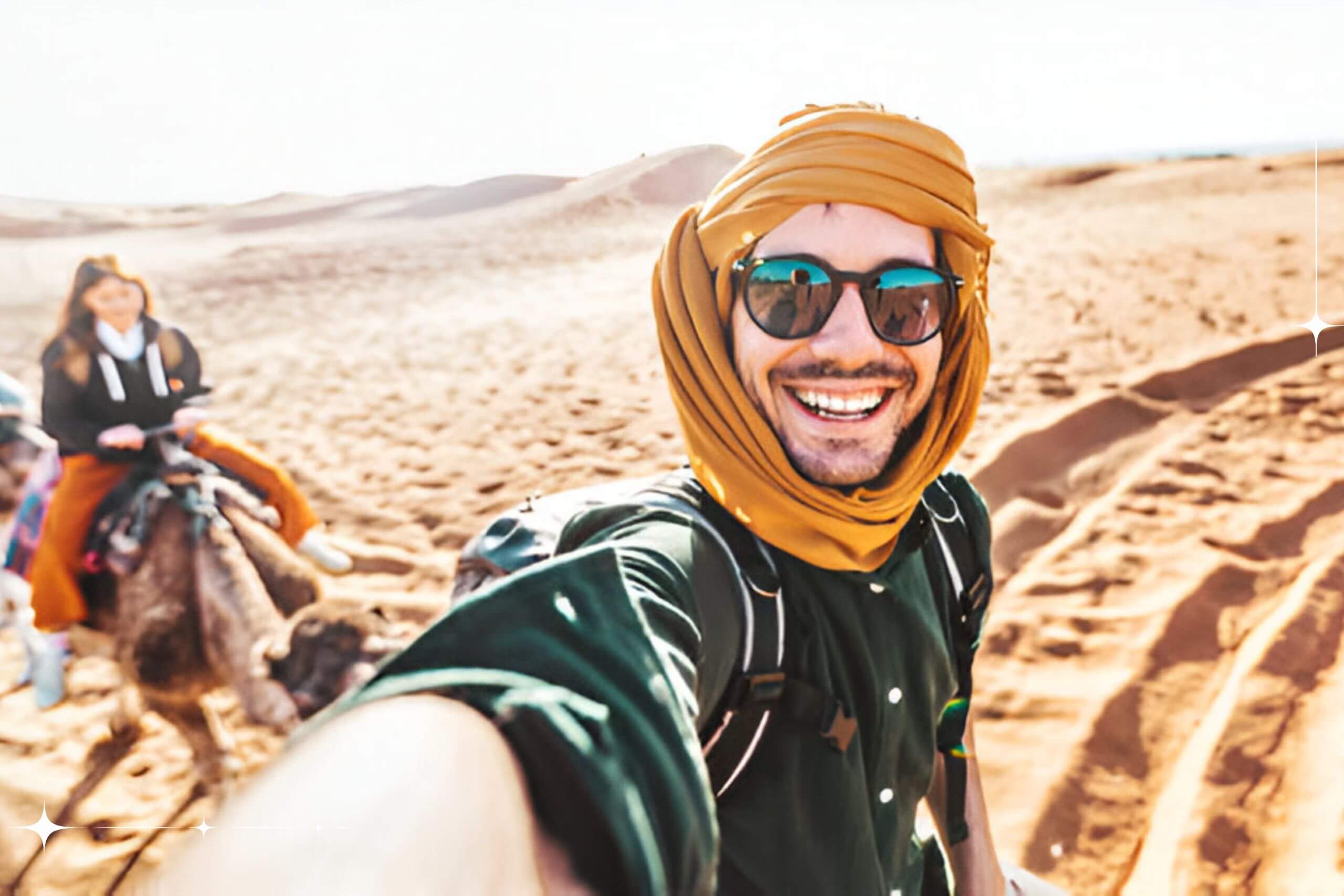 Village de Merzouga avec oasis et palmiers aux portes du Sahara