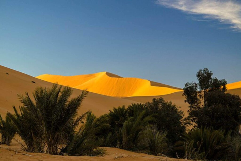 Auberge saharienne typique à Merzouga proche des dunes