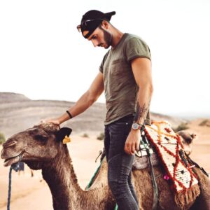 Balade à dos de dromadaire vers le camping Merzouga au lever du jour