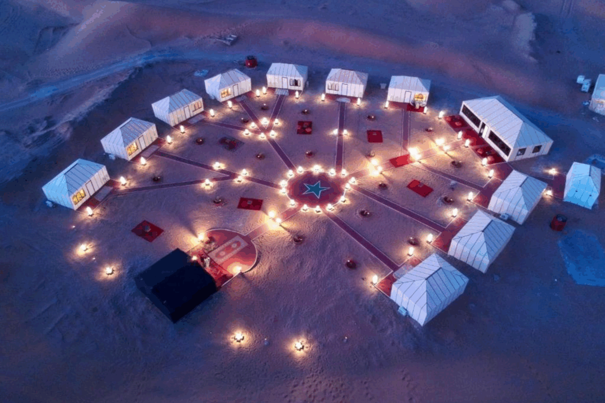 Découvrez le meilleur camp Merzouga pour une expérience inoubliable dans le Sahara. Conseils d'experts, comparatifs et réservations pour votre séjour de rêve.