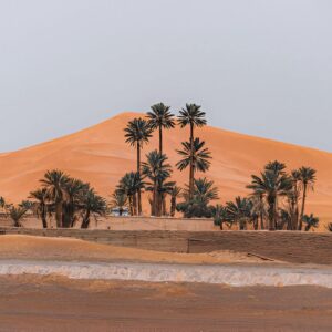 Vue aérienne du campement installé entre les dunes de l’Erg Chebbi