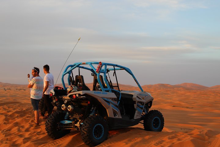 Balade en buggy Merzouga à travers les dunes de l’Erg Chebbi.