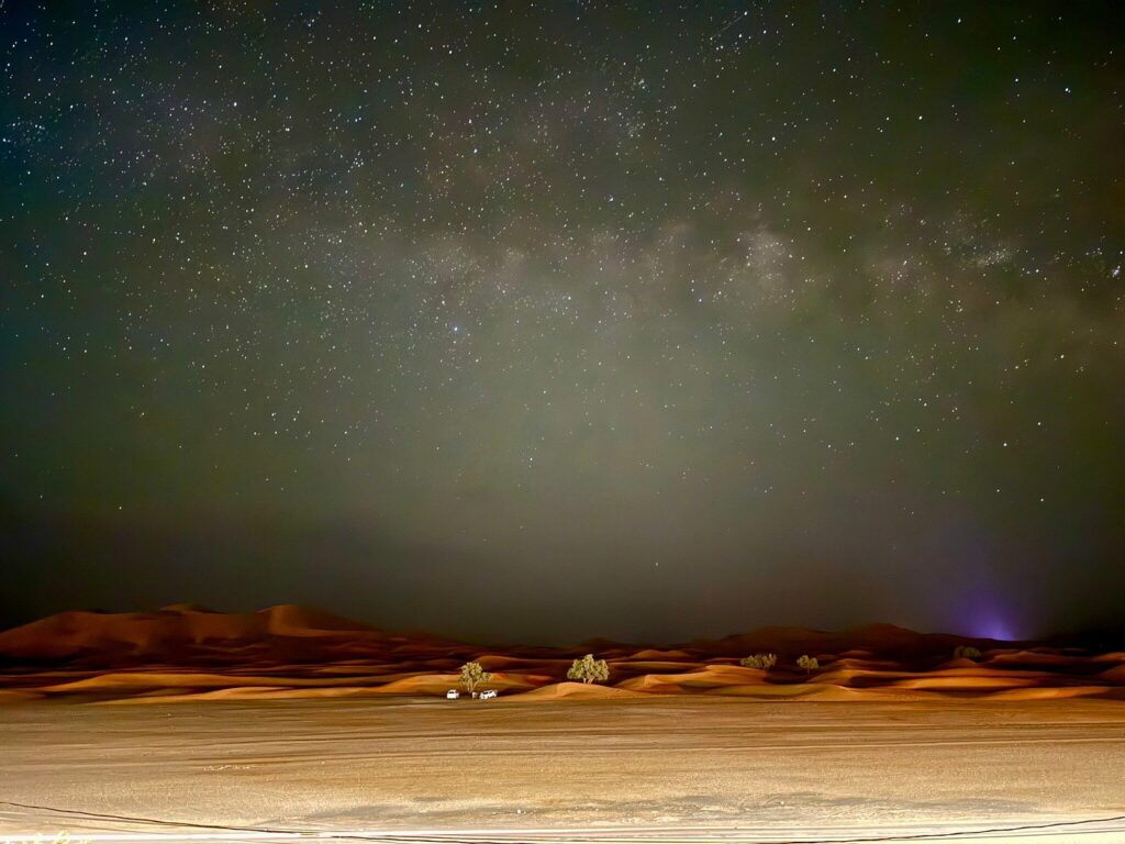 Hôtel traditionnel face aux dunes de l’erg Chebbi à Merzouga